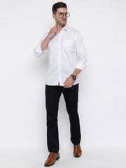 Men Regular Fit Solid Spread Collar Casual Shirt